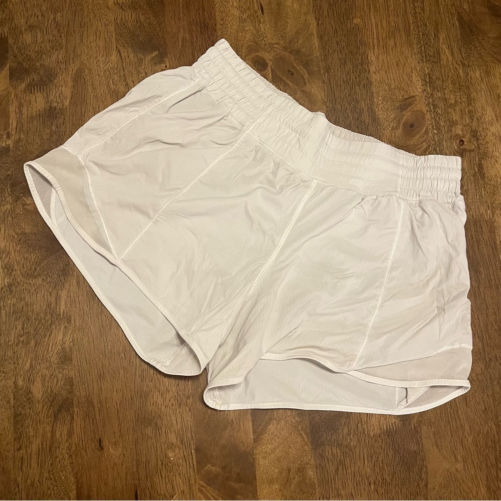 Lululemon Hotty Hot Short *High-Rise Long 4"
White Size 6 - Picture 4 of 16